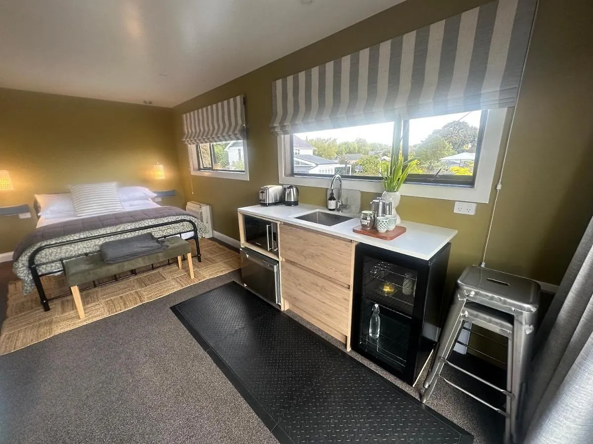 Beckenham Studio On Tree Lined Street Christchurch Apartment