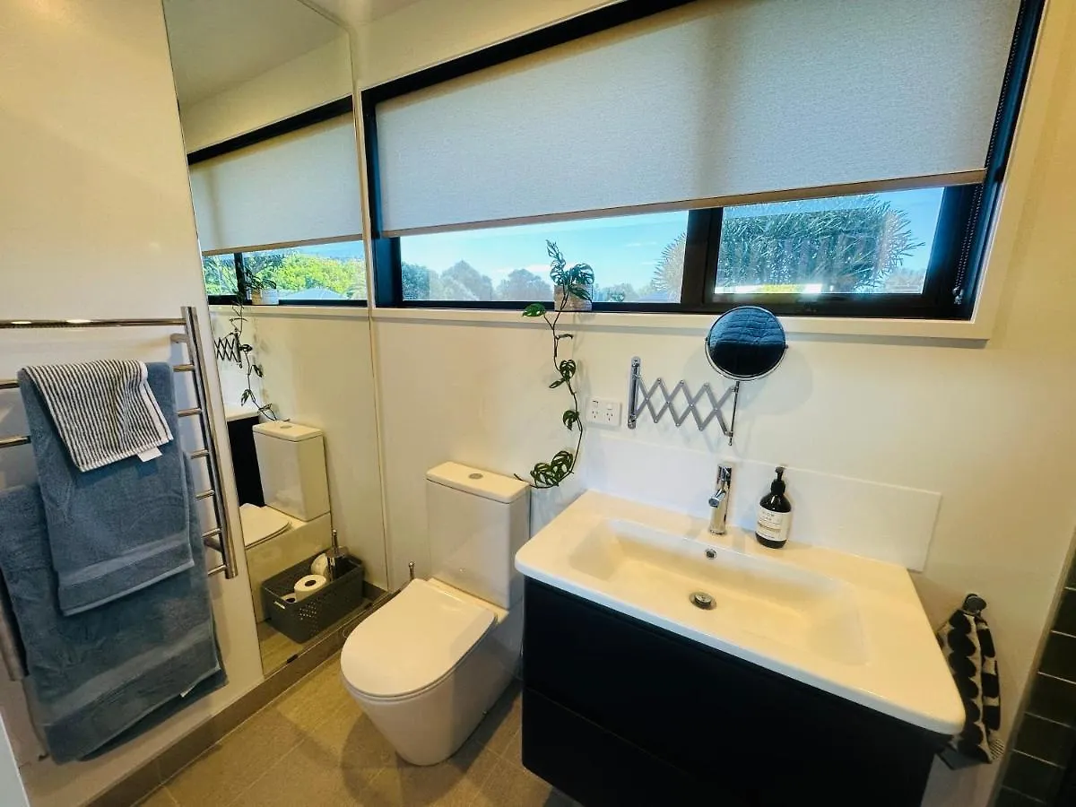 Beckenham Studio On Tree Lined Street Christchurch Apartment