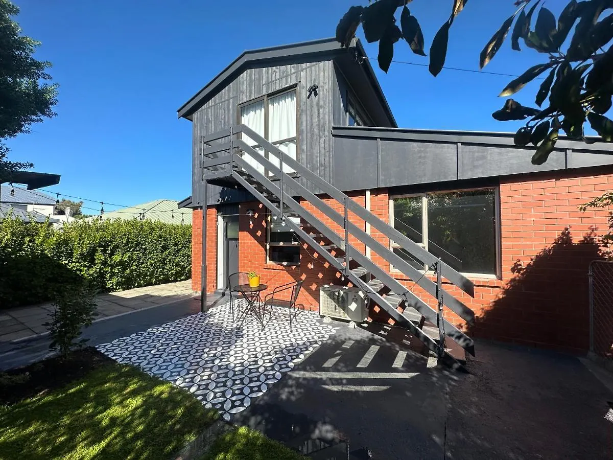 Beckenham Studio On Tree Lined Street contacts